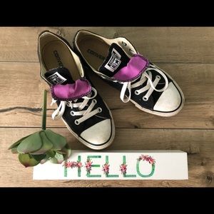 Black Converse with changeable purple tongue sz 8